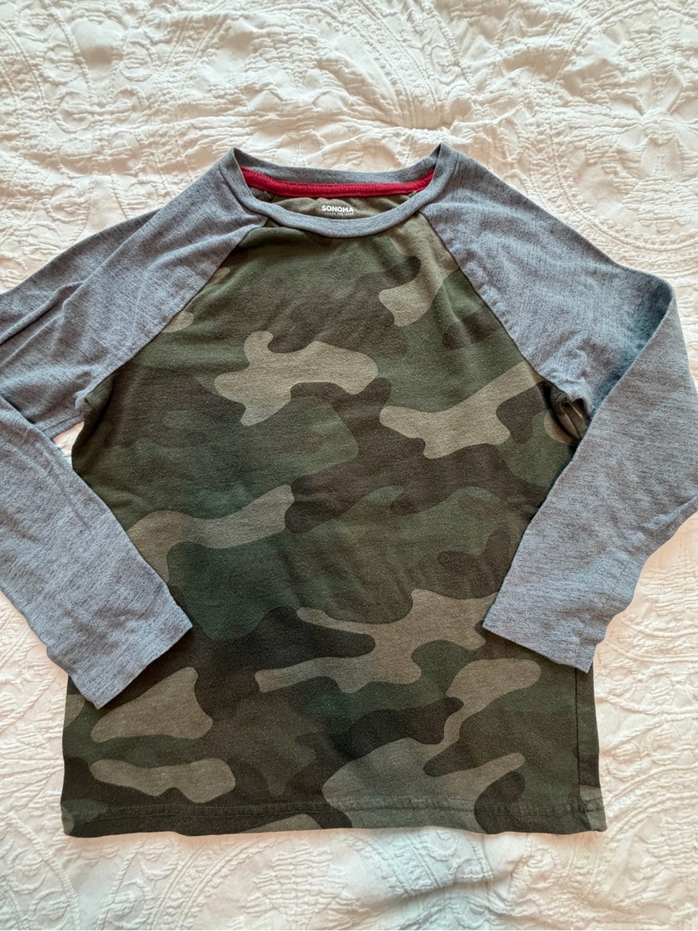 2 for$6✨Sonoma Boy’s Camo Long-Sleeve Tee, Size S (Age 8)